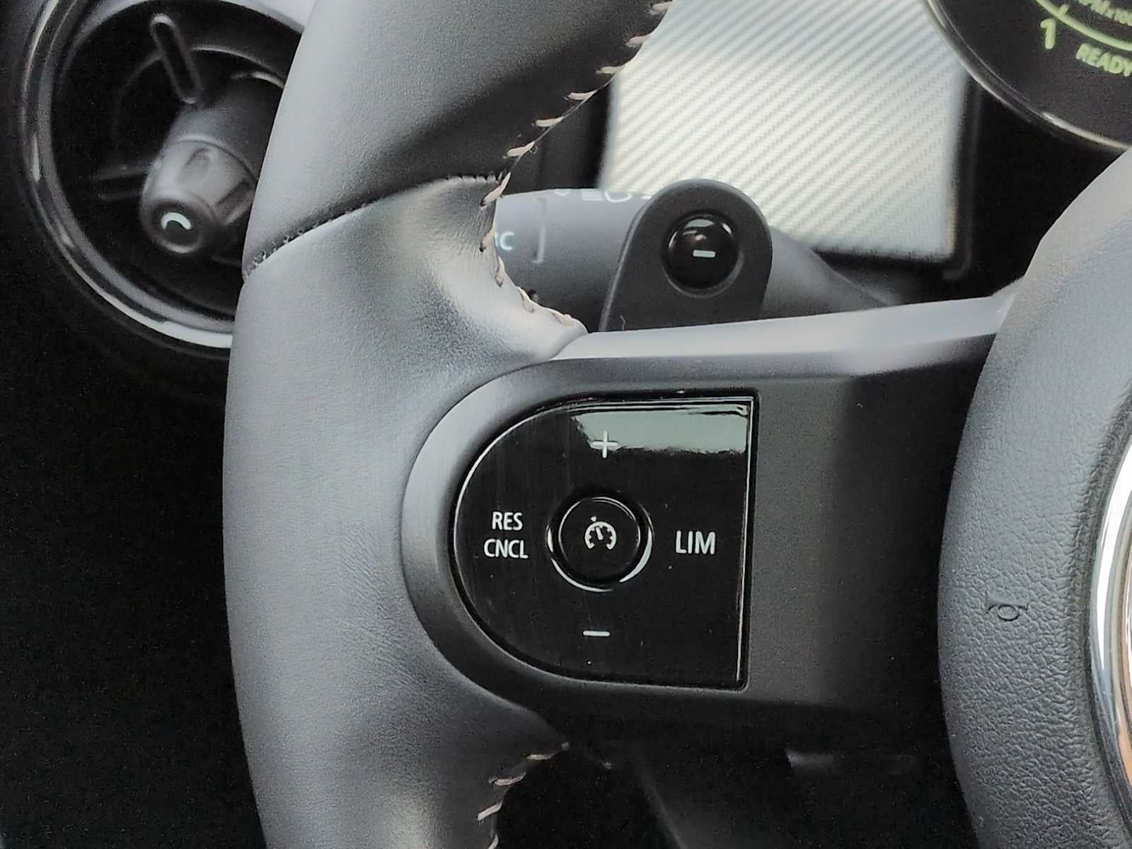 MINI Cooper S de 4 puertas con techo rígido 2024