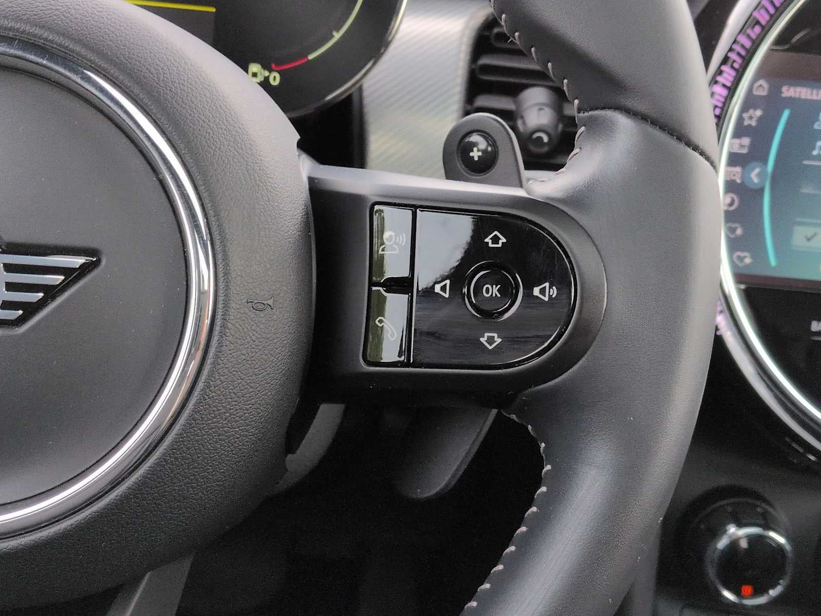 MINI Cooper S de 4 puertas con techo rígido 2024