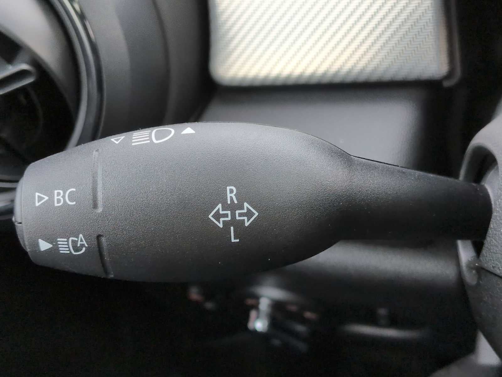 MINI Cooper S de 4 puertas con techo rígido 2024