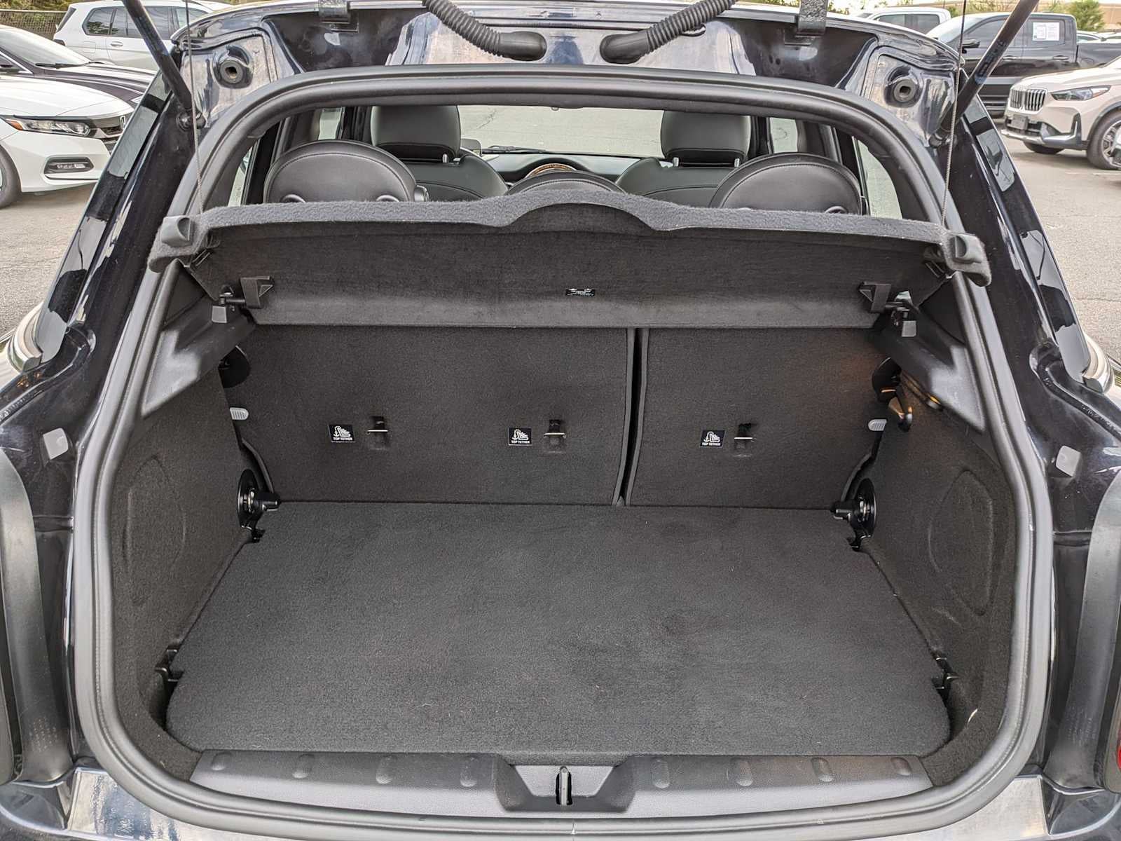 MINI Cooper S de 4 puertas con techo rígido 2024