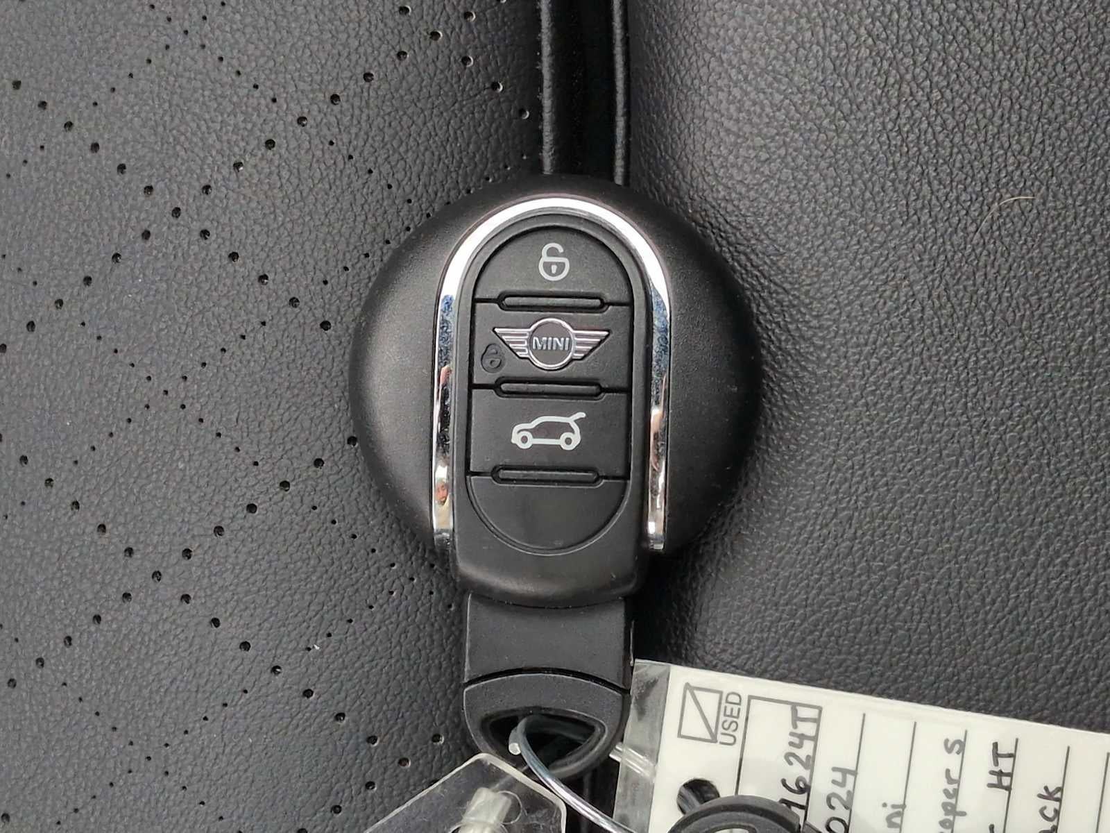 MINI Cooper S de 4 puertas con techo rígido 2024