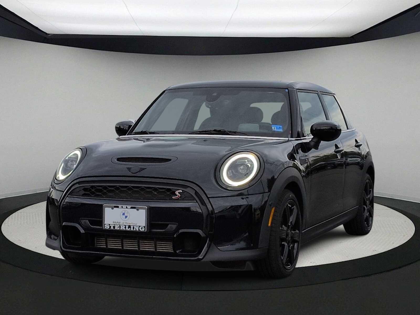 MINI Cooper S de 4 puertas con techo rígido 2024