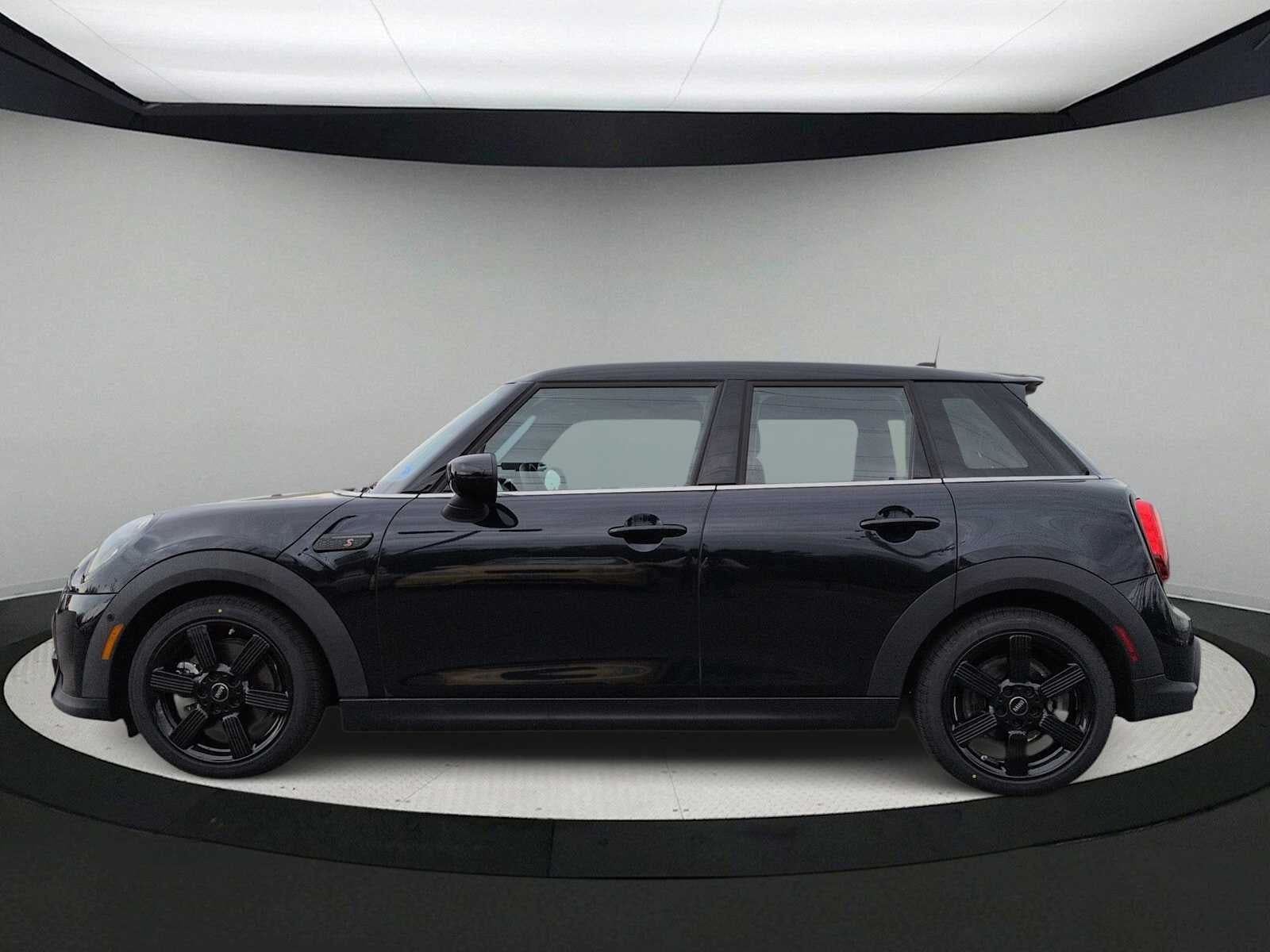 MINI Cooper S de 4 puertas con techo rígido 2024