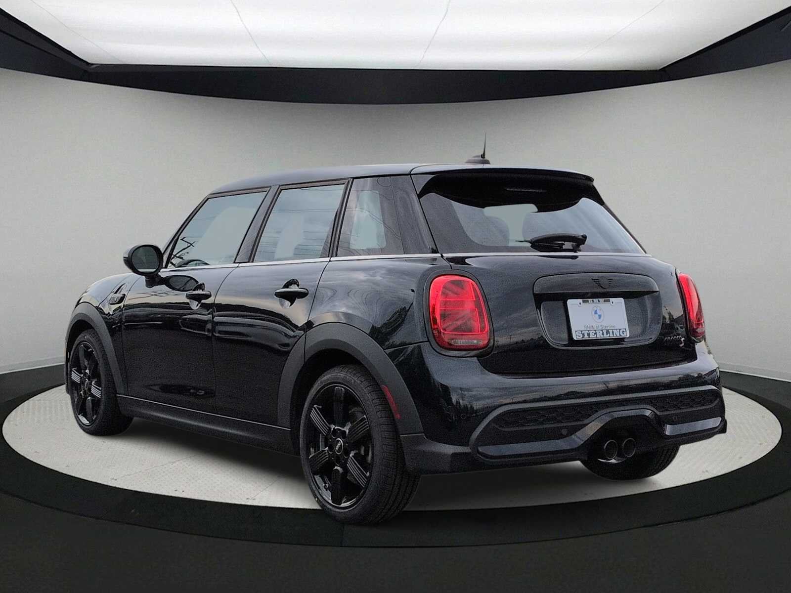 MINI Cooper S de 4 puertas con techo rígido 2024