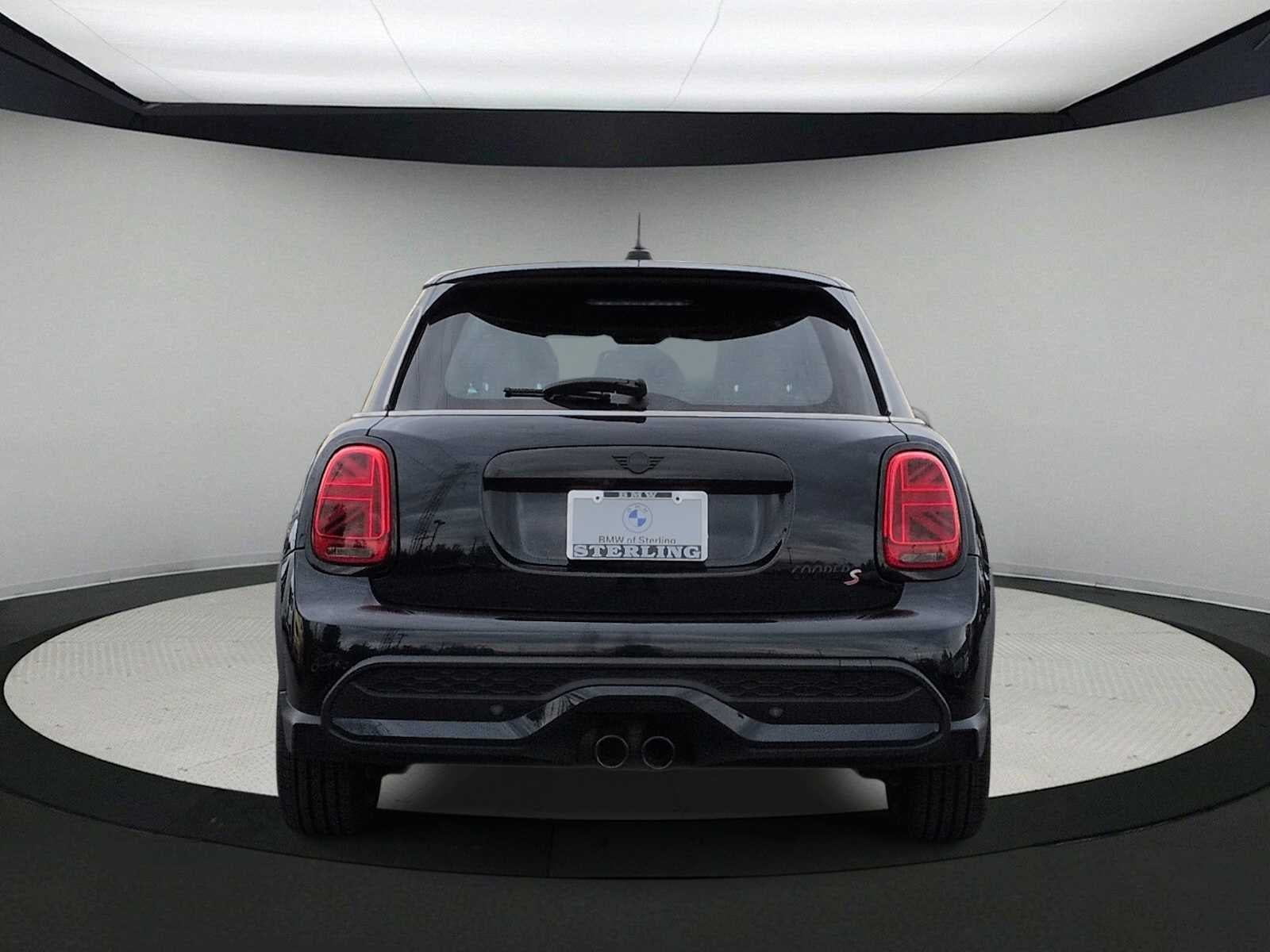 MINI Cooper S de 4 puertas con techo rígido 2024