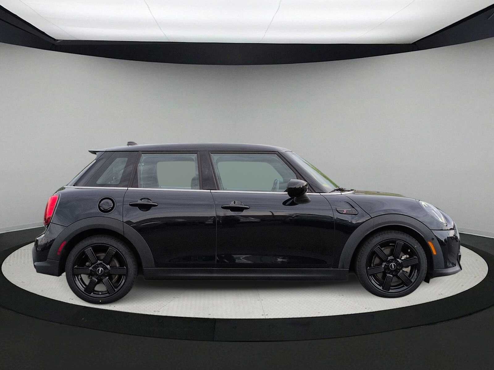 MINI Cooper S de 4 puertas con techo rígido 2024