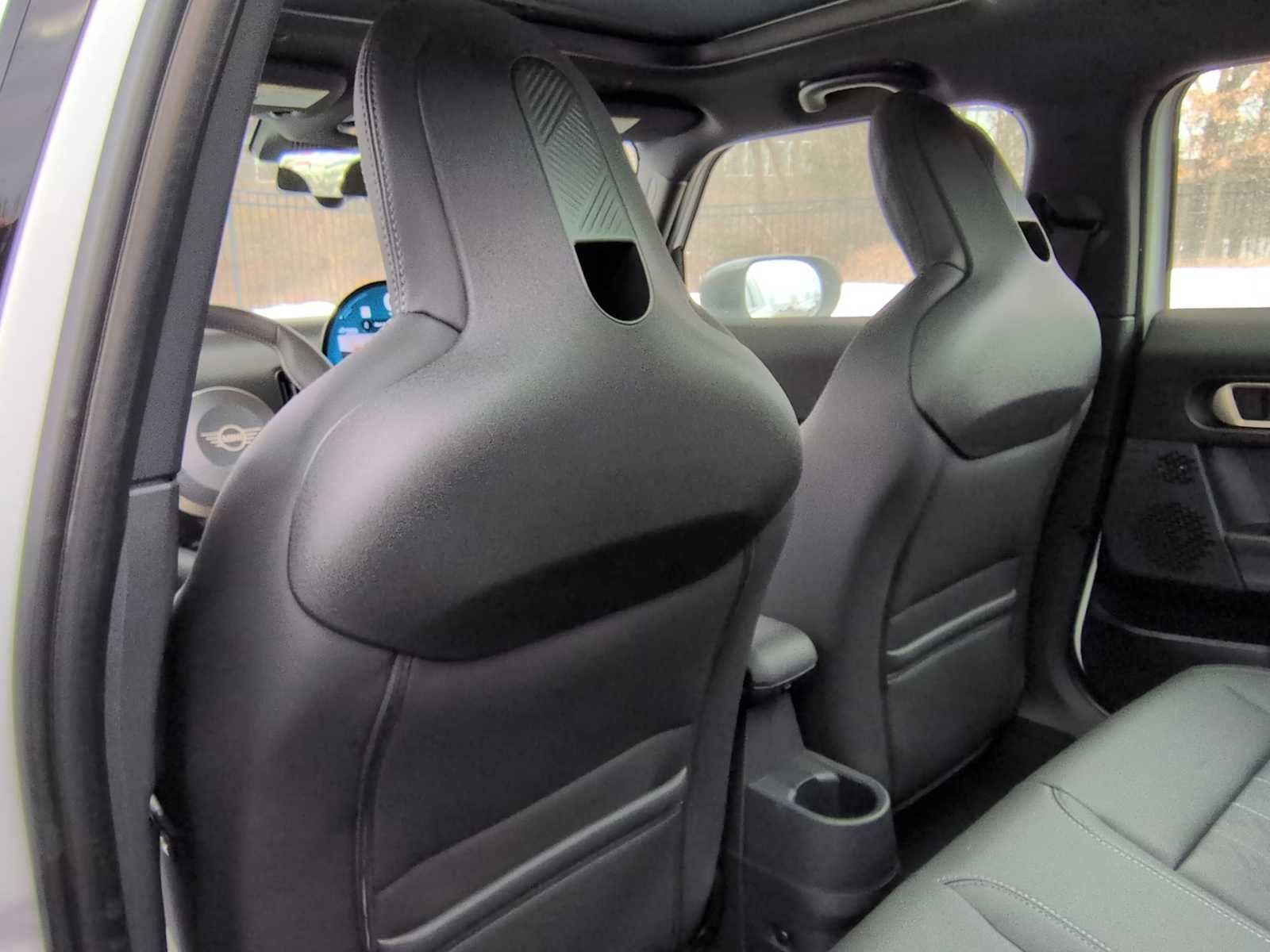 2026 MINI 4 PUERTAS ICÓNICO