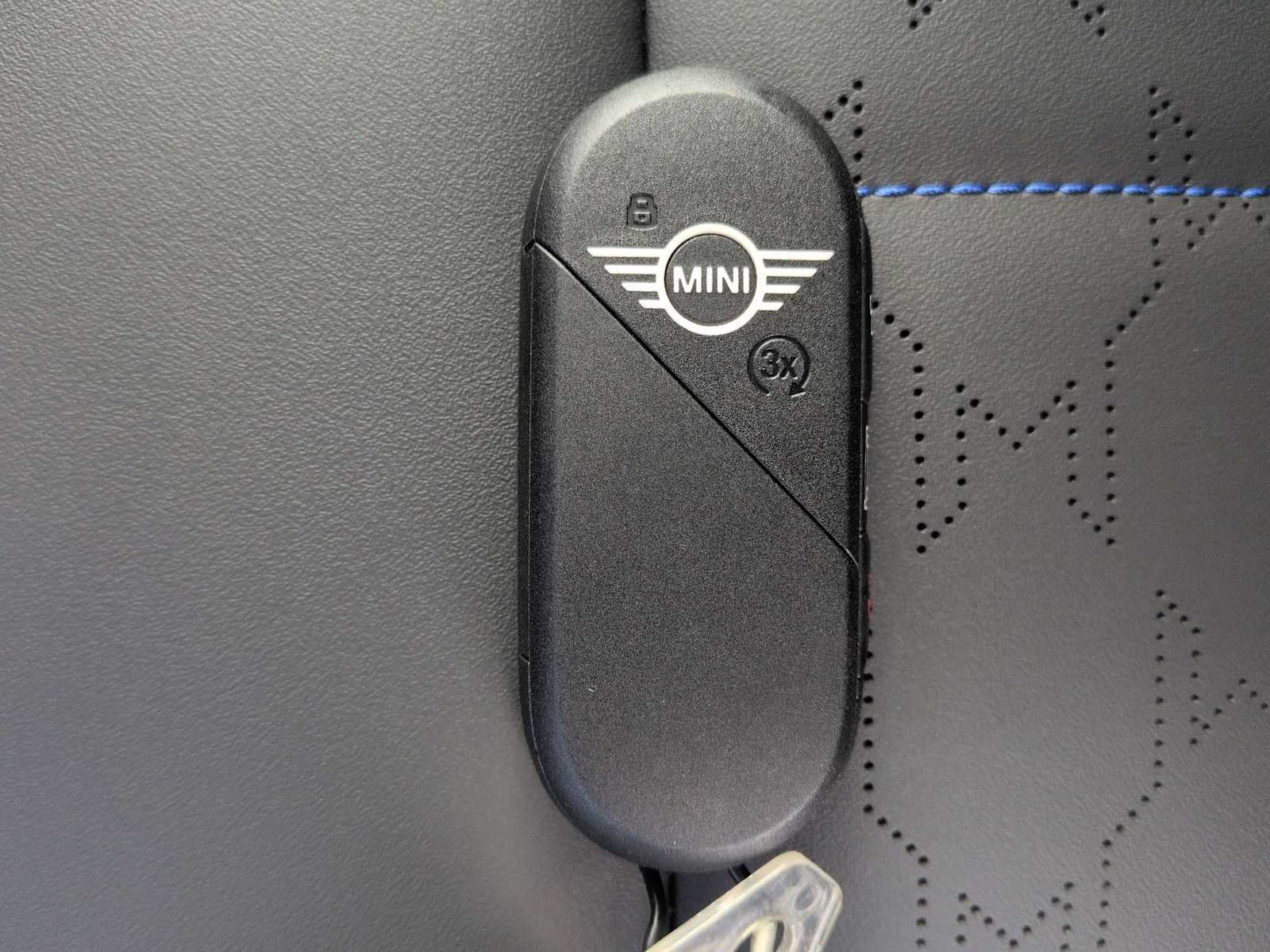 2026 MINI 4 PUERTAS SIGNATURE PLUS