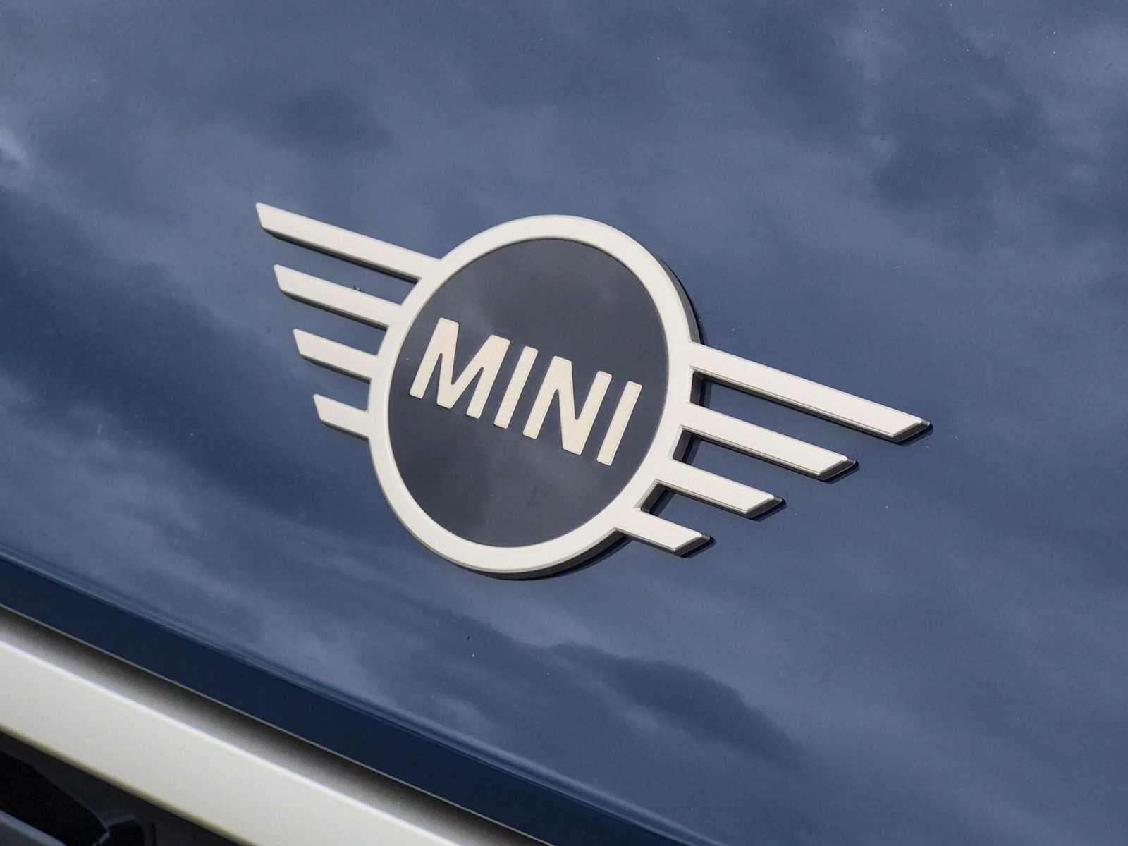 MINI 4 PUERTAS ICONIC 2027