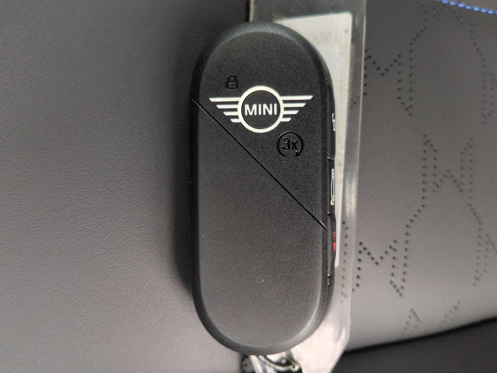 2026 MINI 4 PUERTAS ICÓNICO