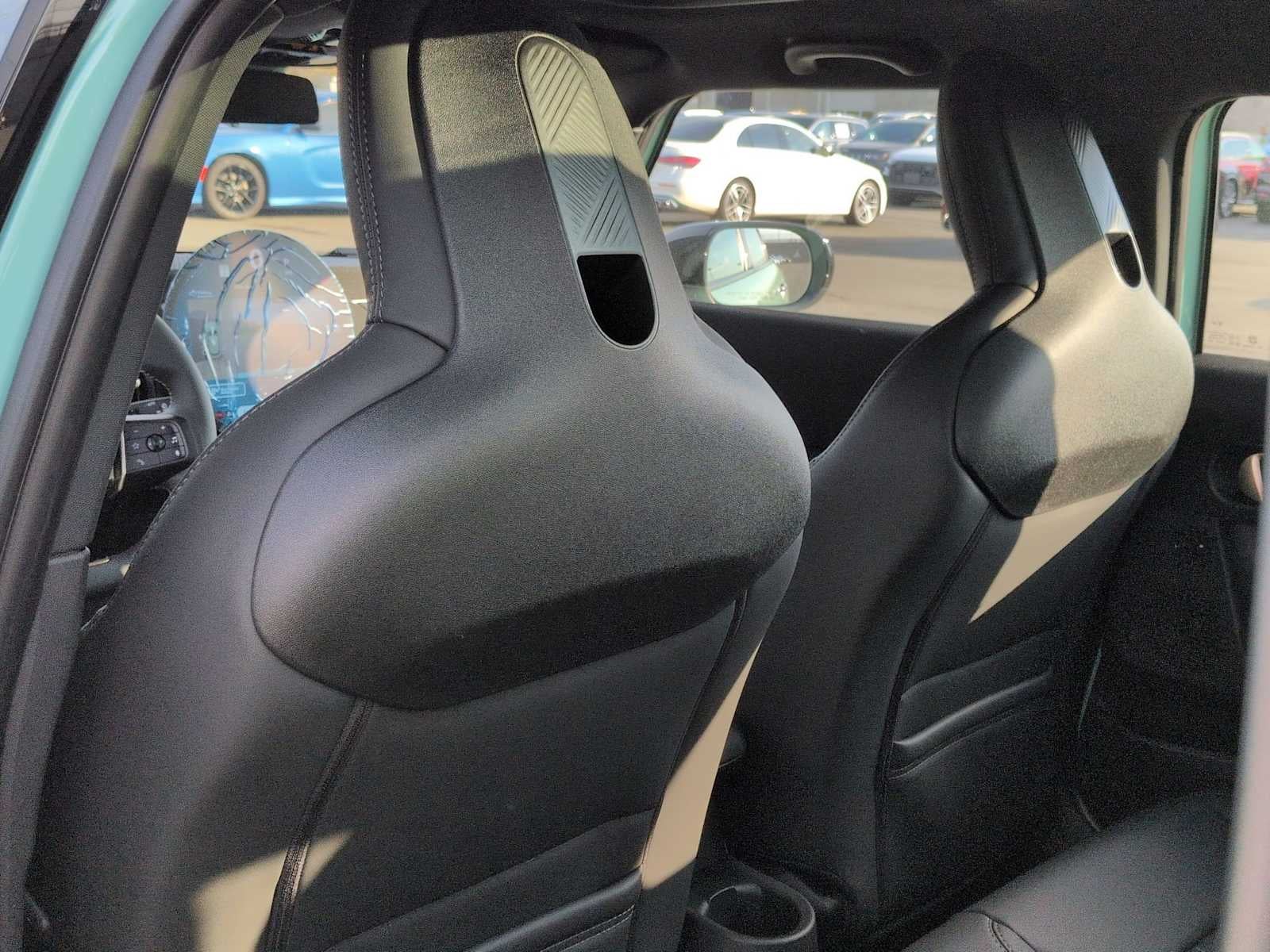 2026 MINI 4 PUERTAS ICÓNICO