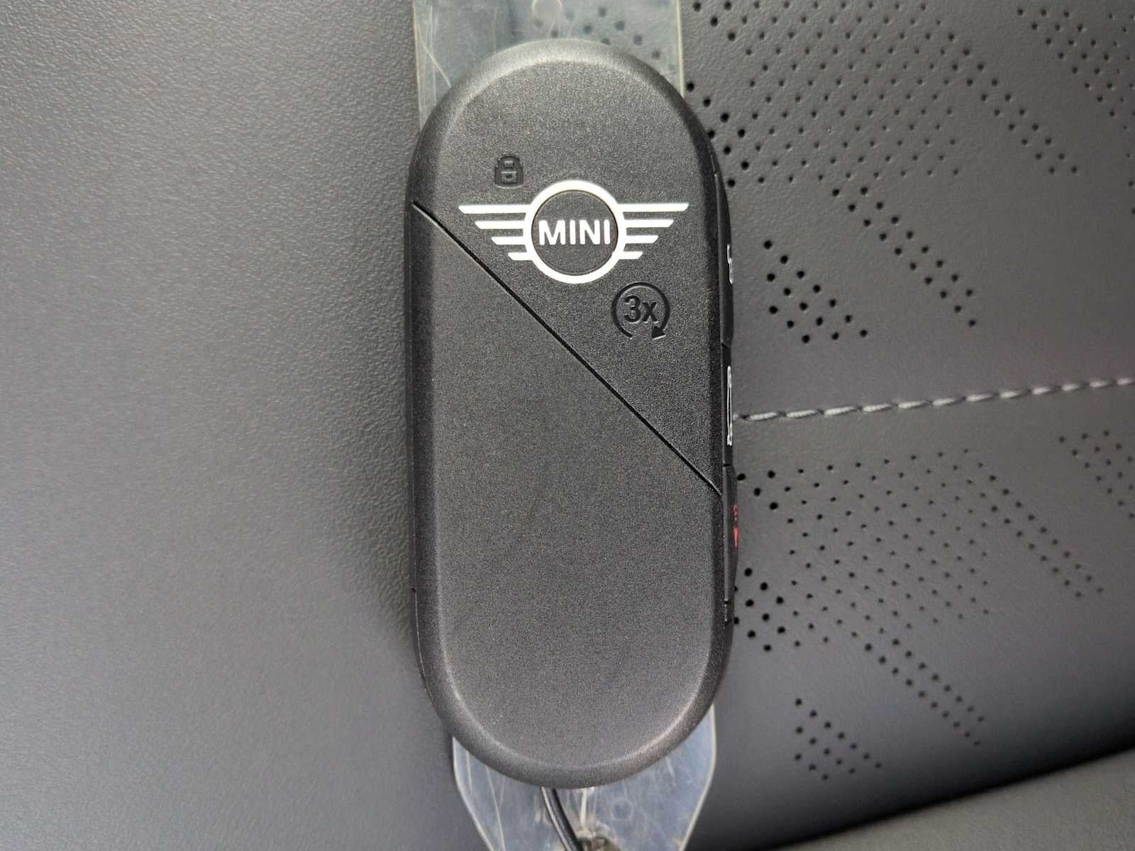 2026 MINI 4 PUERTAS ICÓNICO