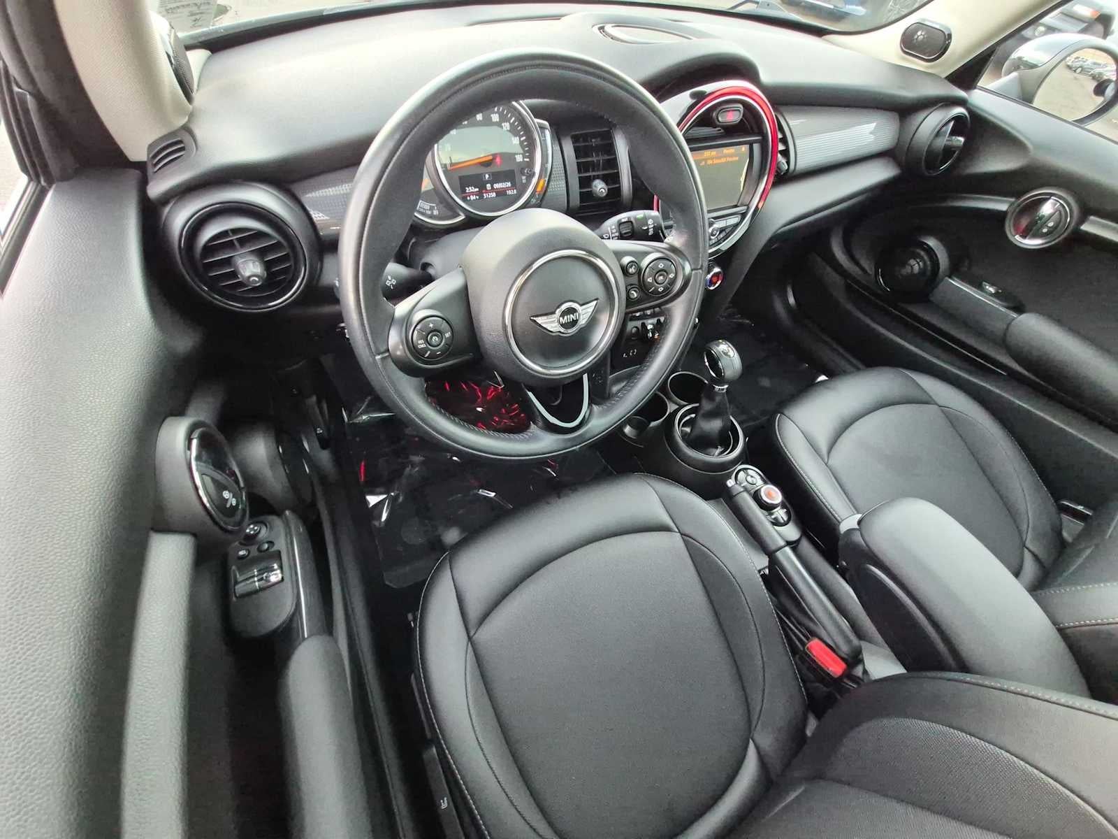 MINI Cooper de 2 puertas con techo rígido de 2018