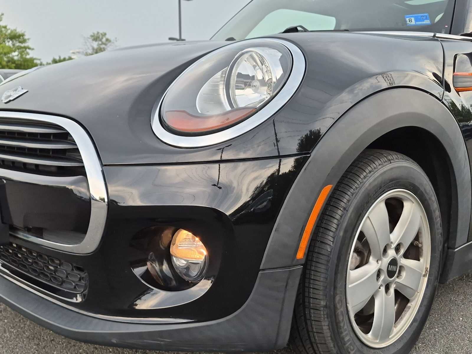 MINI Cooper de 2 puertas con techo rígido de 2018