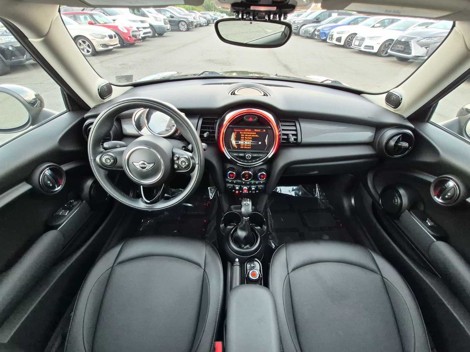 MINI Cooper de 2 puertas con techo rígido de 2018