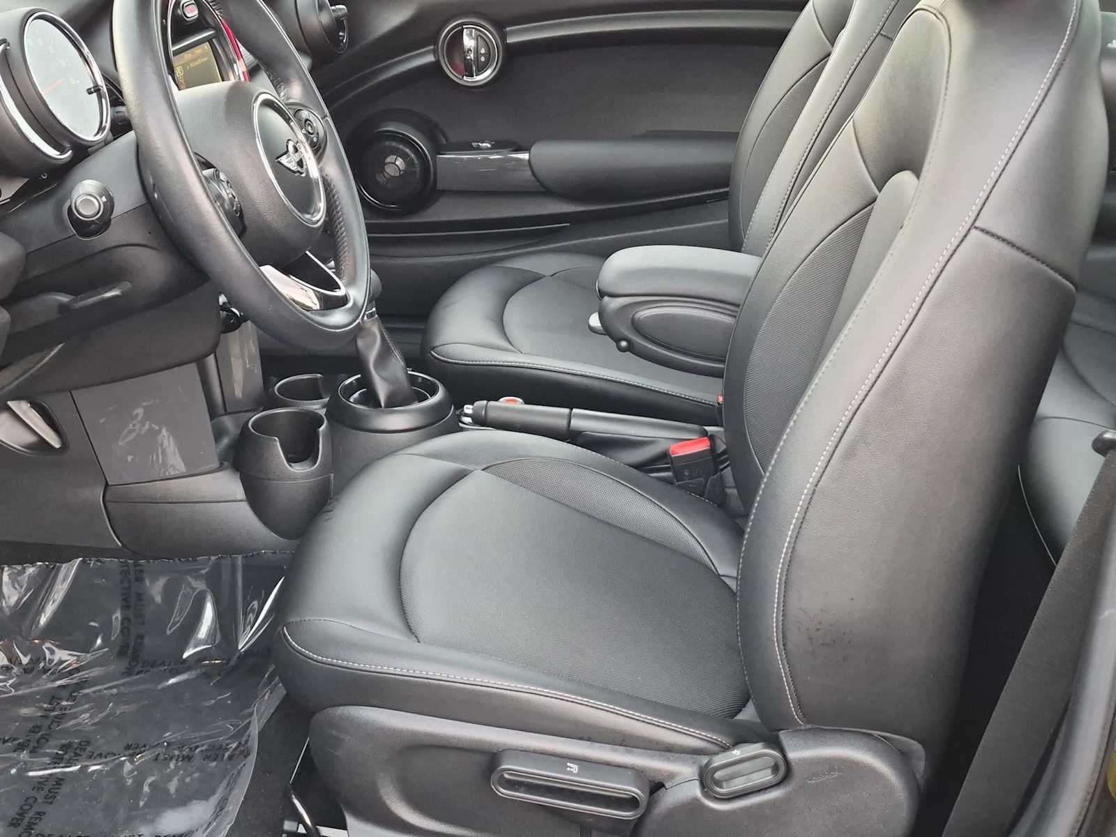 MINI Cooper de 2 puertas con techo rígido de 2018