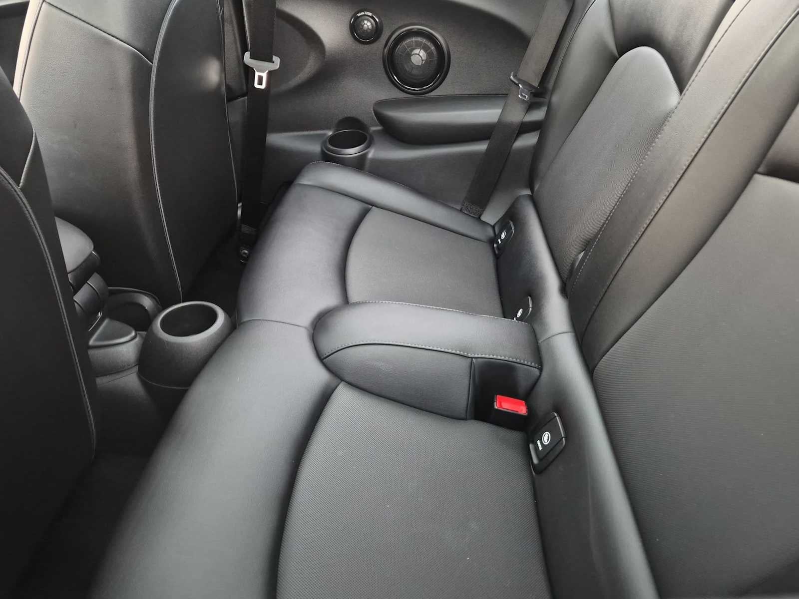 MINI Cooper de 2 puertas con techo rígido de 2018