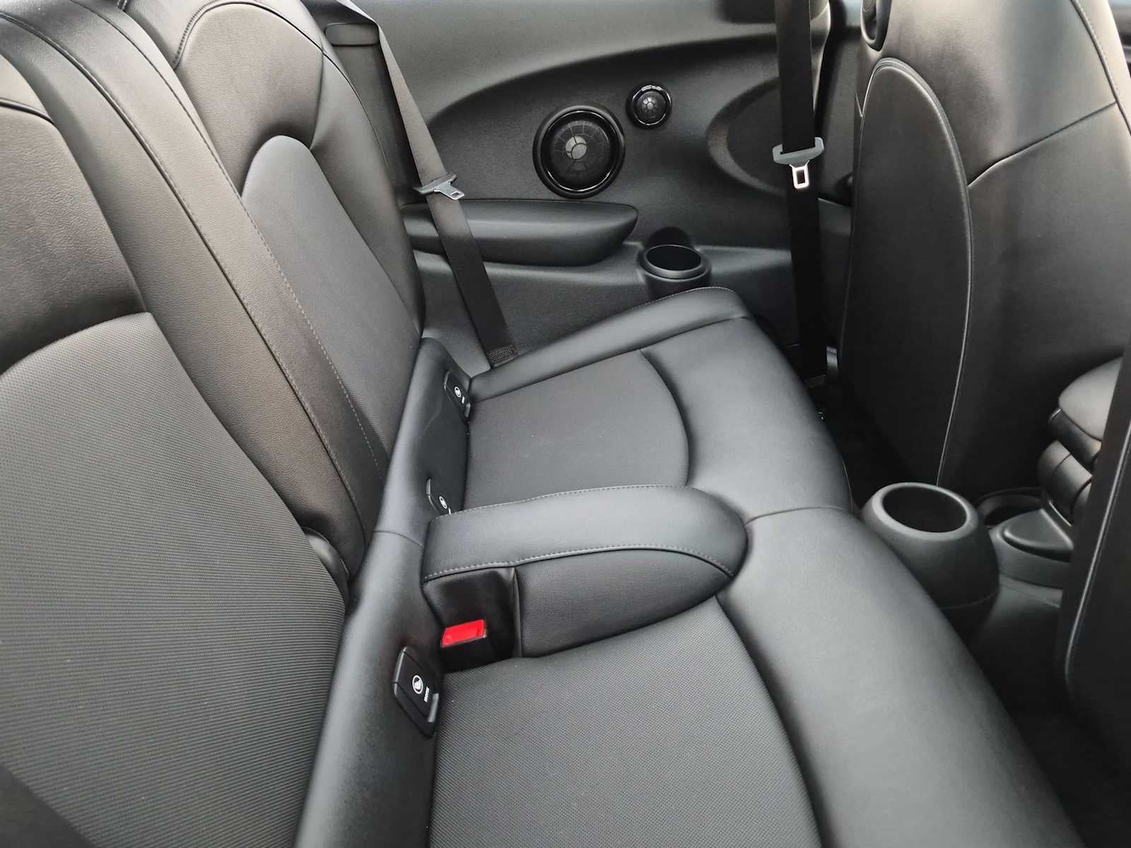 MINI Cooper de 2 puertas con techo rígido de 2018