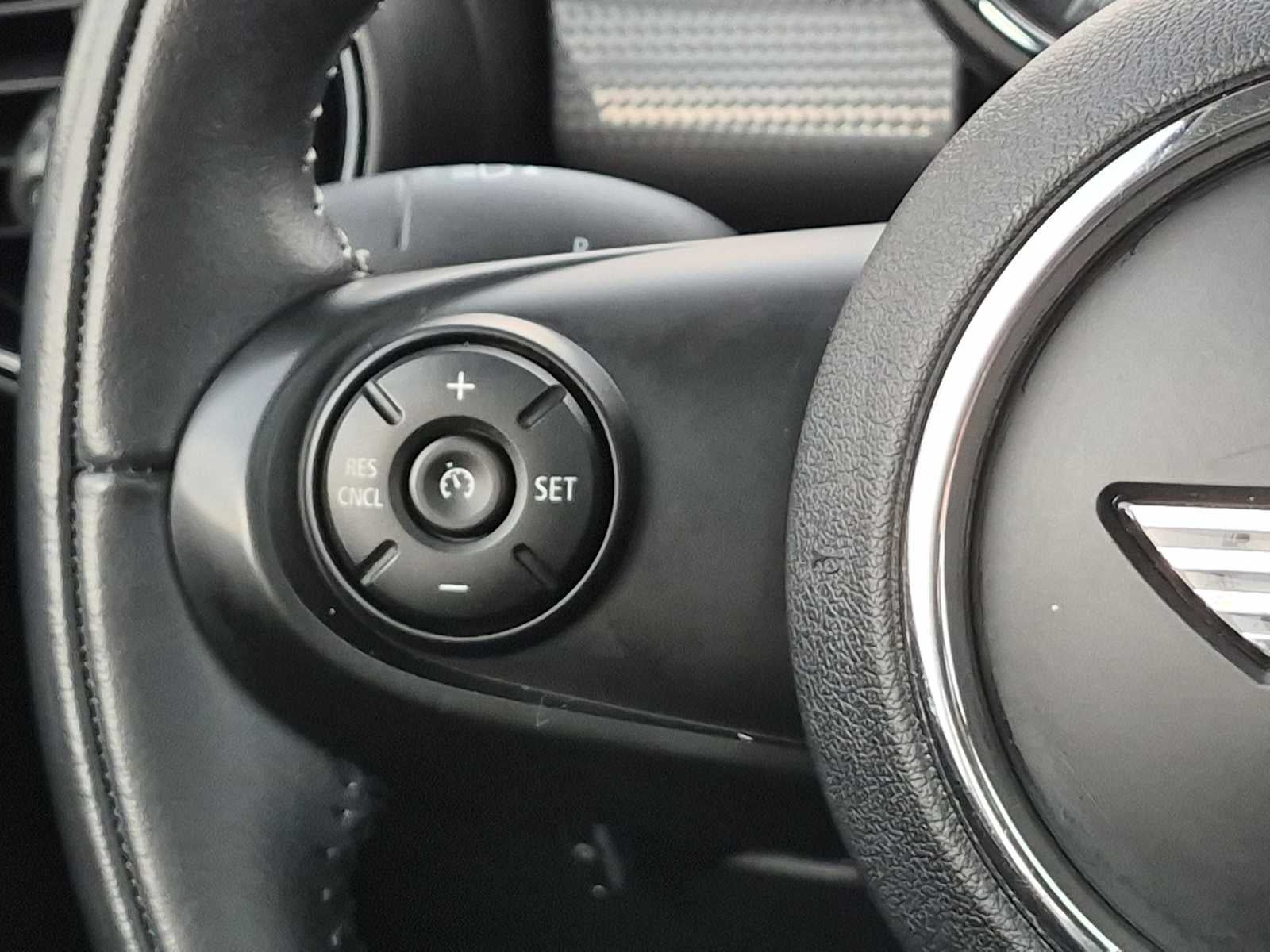 MINI Cooper de 2 puertas con techo rígido de 2018