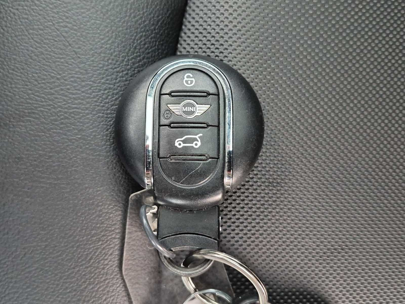 MINI Cooper de 2 puertas con techo rígido de 2018
