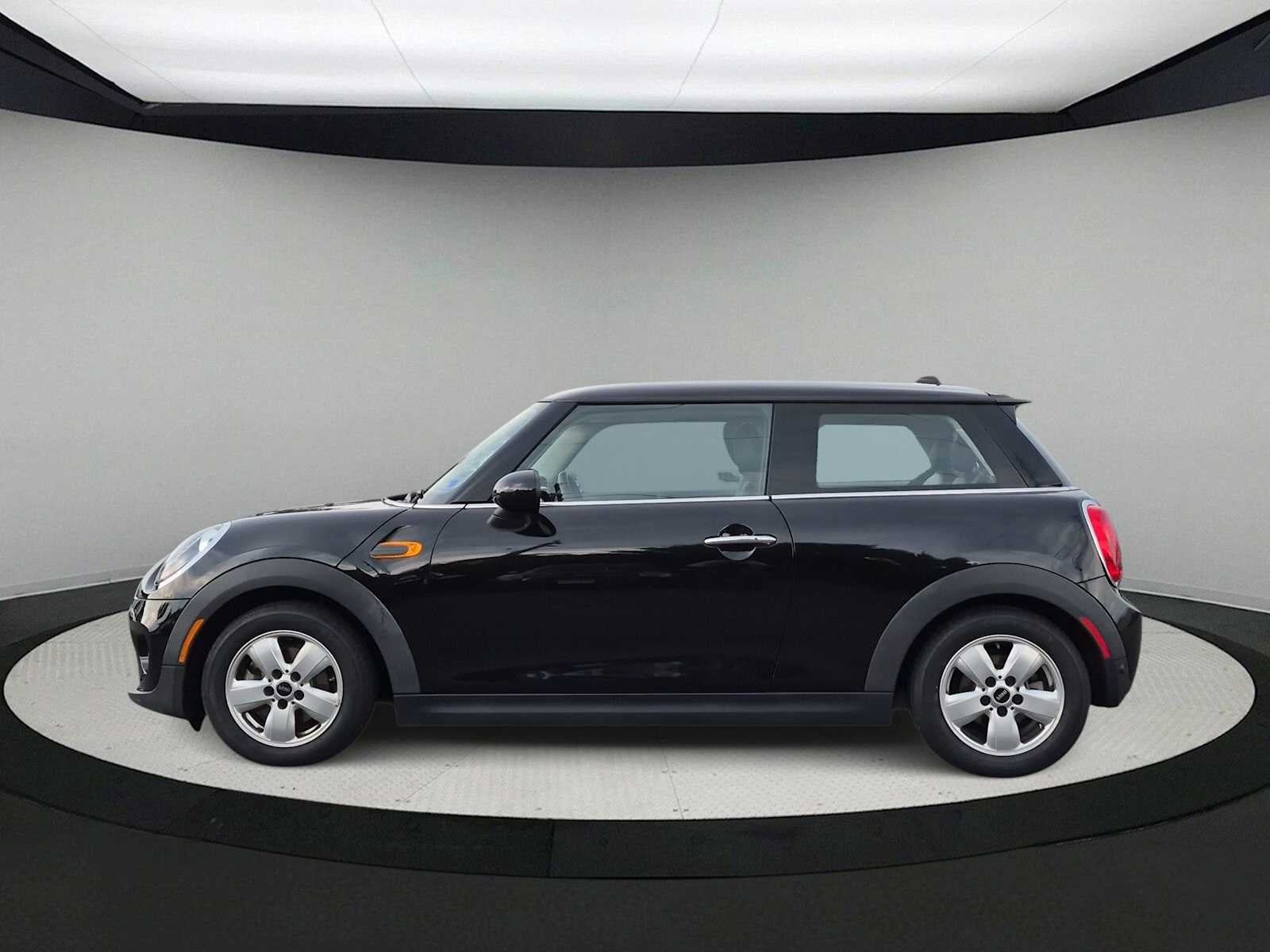 MINI Cooper de 2 puertas con techo rígido de 2018