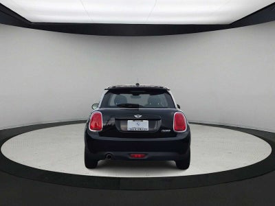 MINI Cooper de 2 puertas con techo rígido de 2018