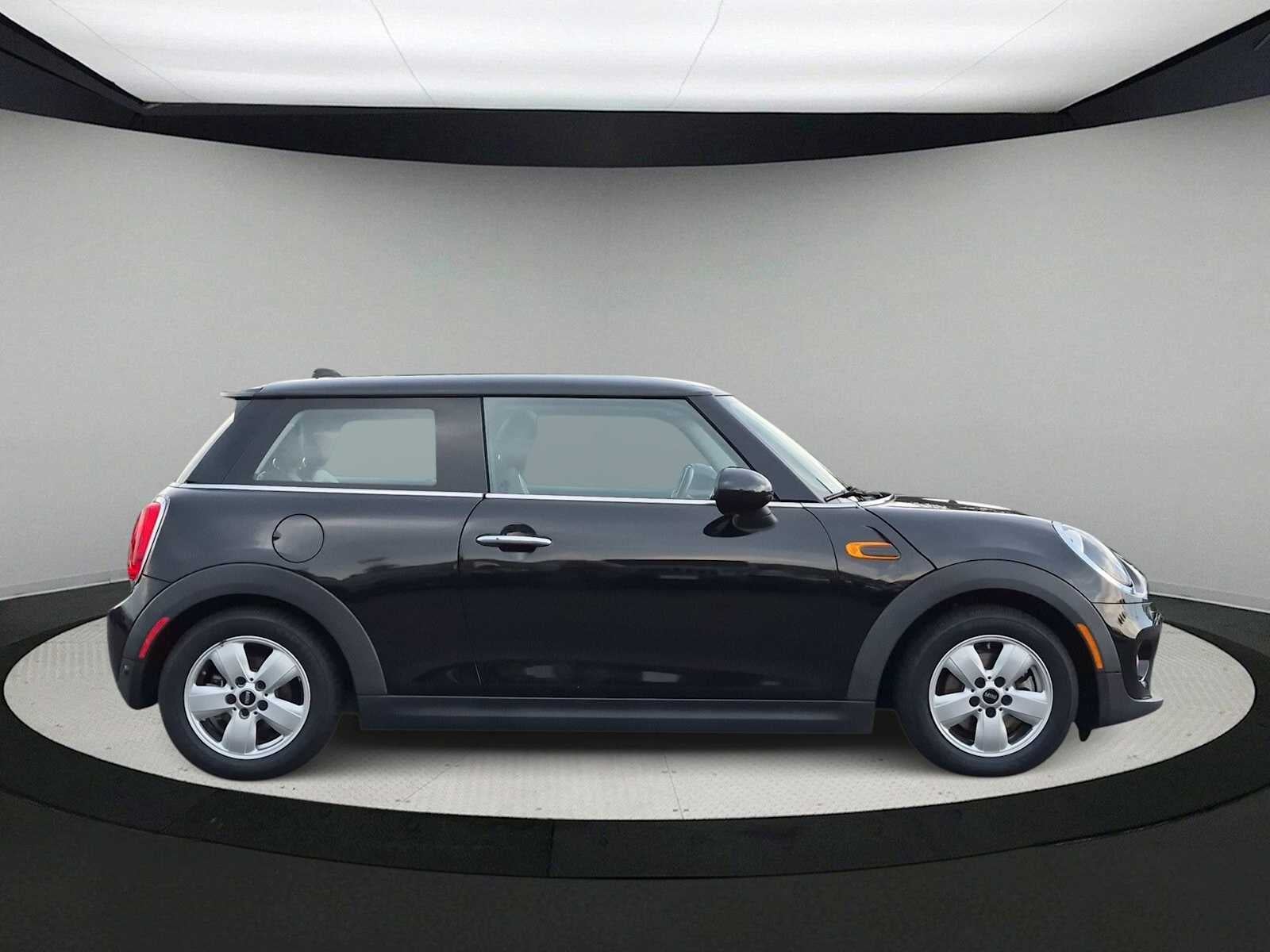 MINI Cooper de 2 puertas con techo rígido de 2018