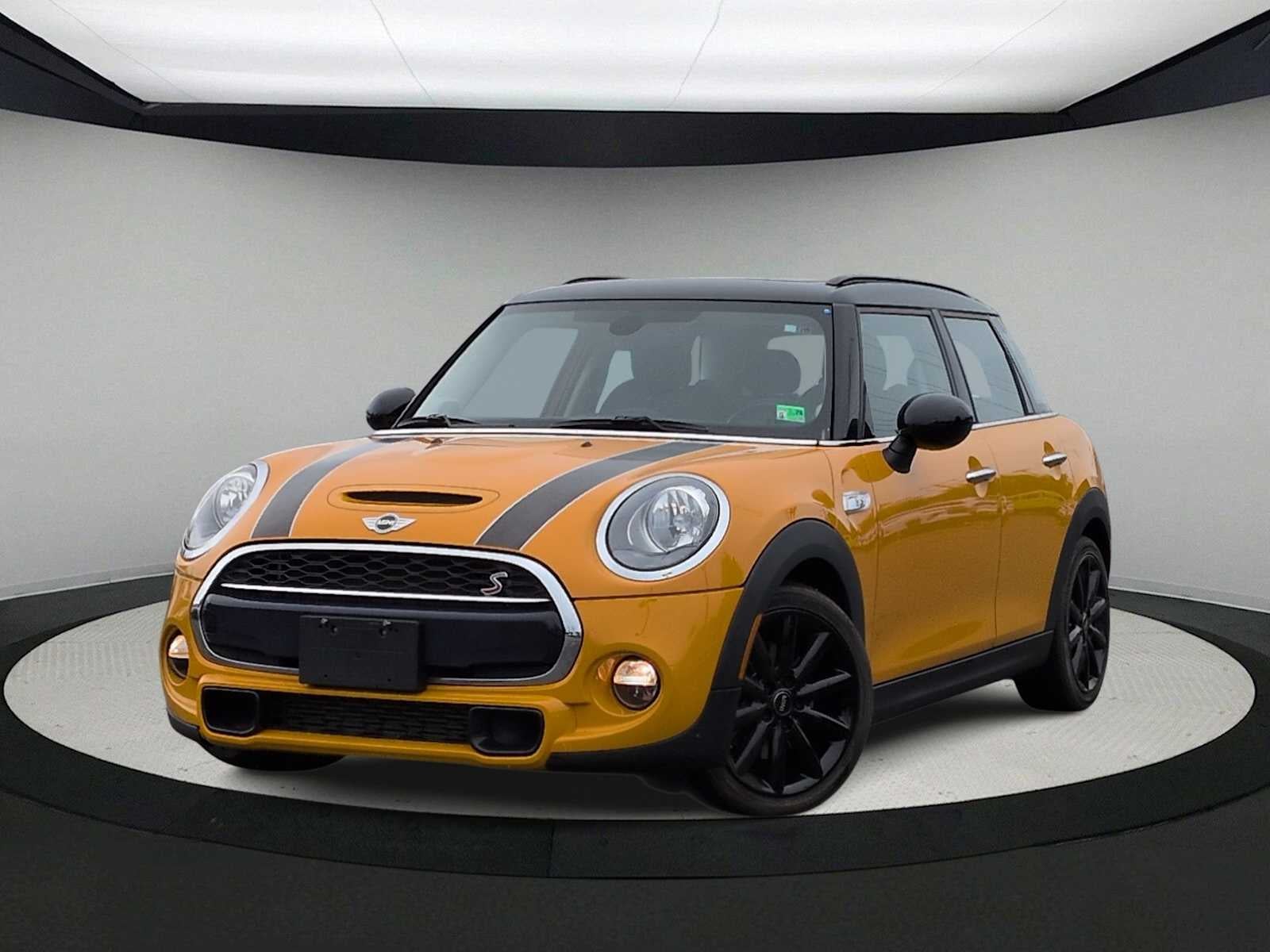 MINI Cooper S de 4 puertas con techo rígido de 2017