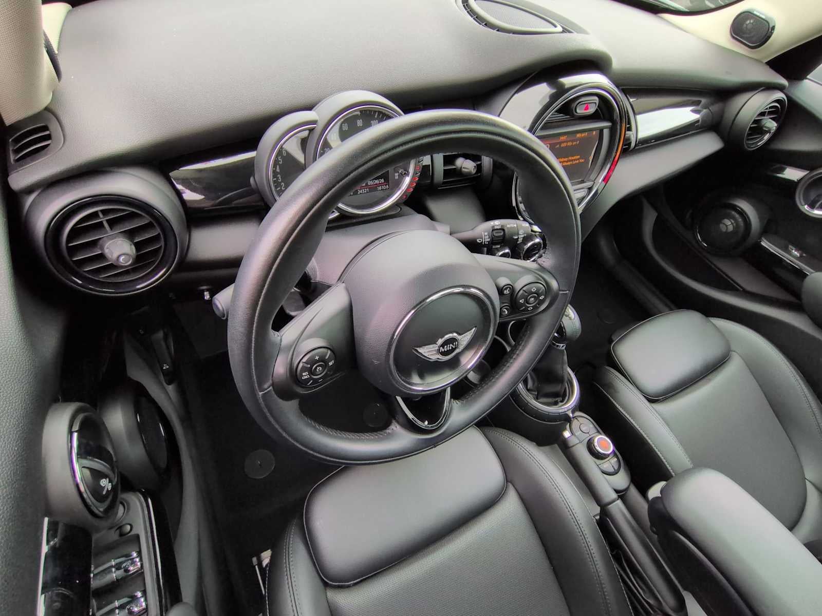 MINI Cooper S de 4 puertas con techo rígido de 2017
