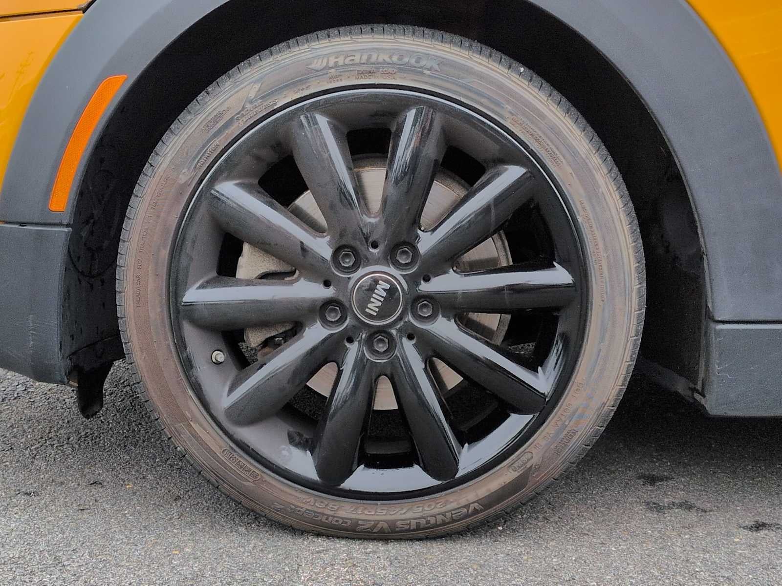 MINI Cooper S de 4 puertas con techo rígido de 2017