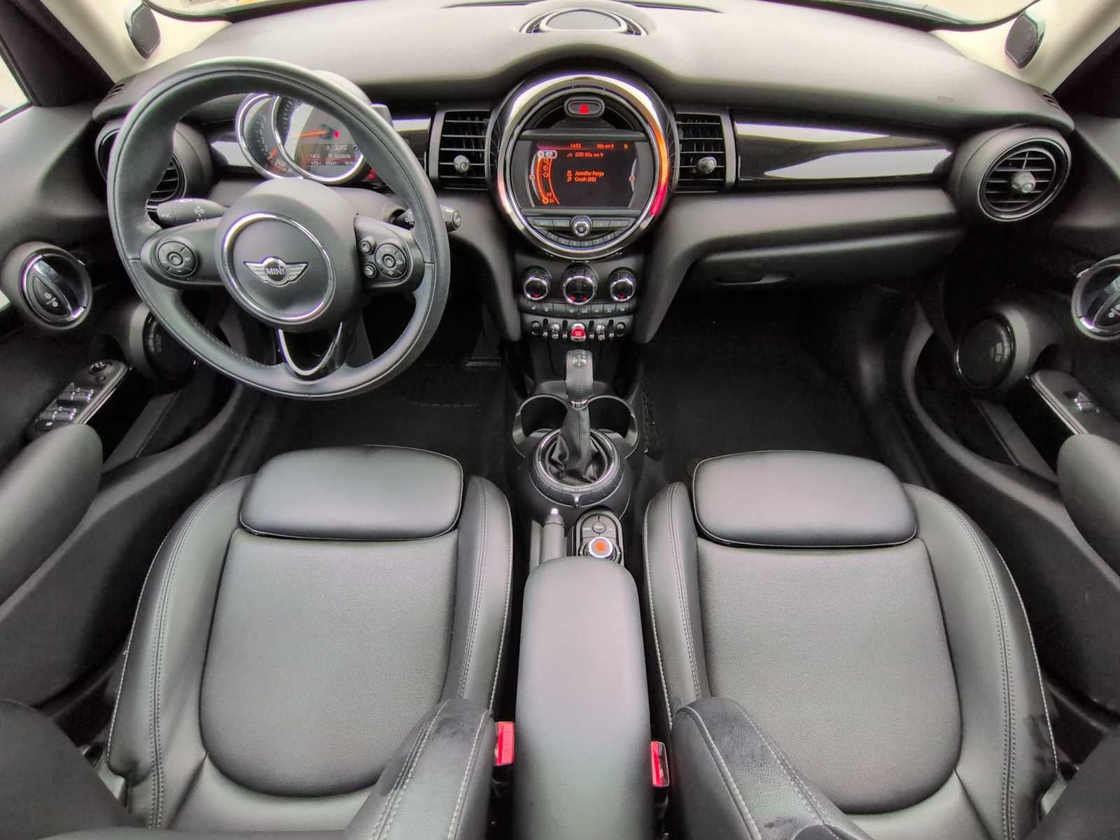 MINI Cooper S de 4 puertas con techo rígido de 2017
