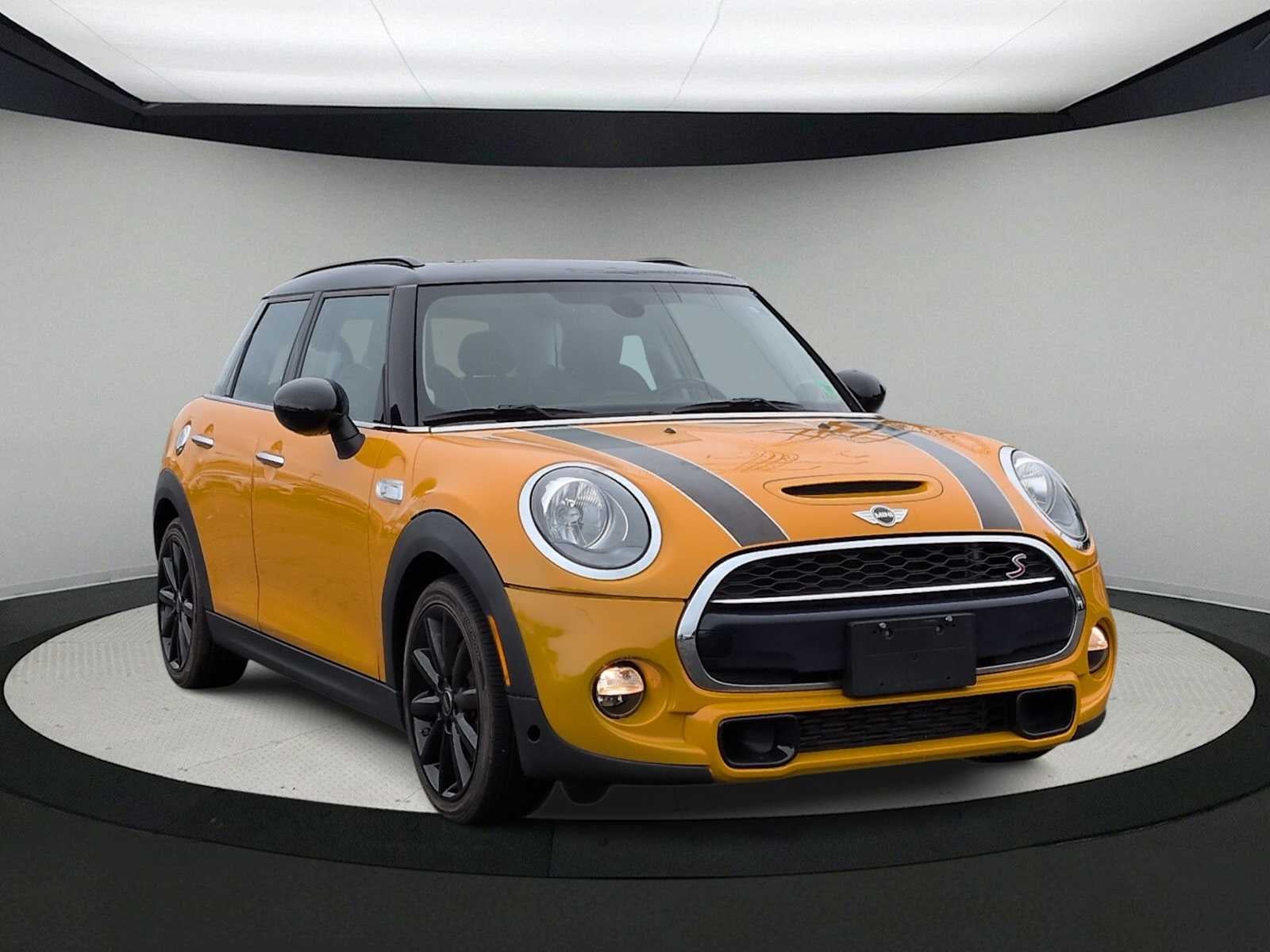 MINI Cooper S de 4 puertas con techo rígido de 2017