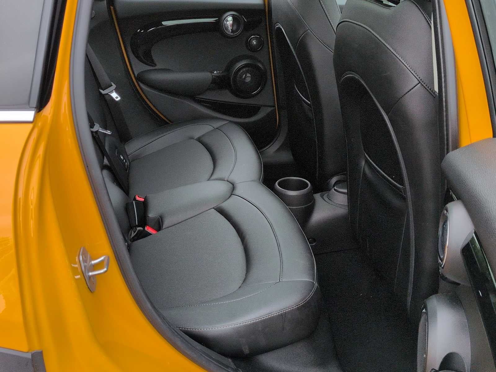 MINI Cooper S de 4 puertas con techo rígido de 2017