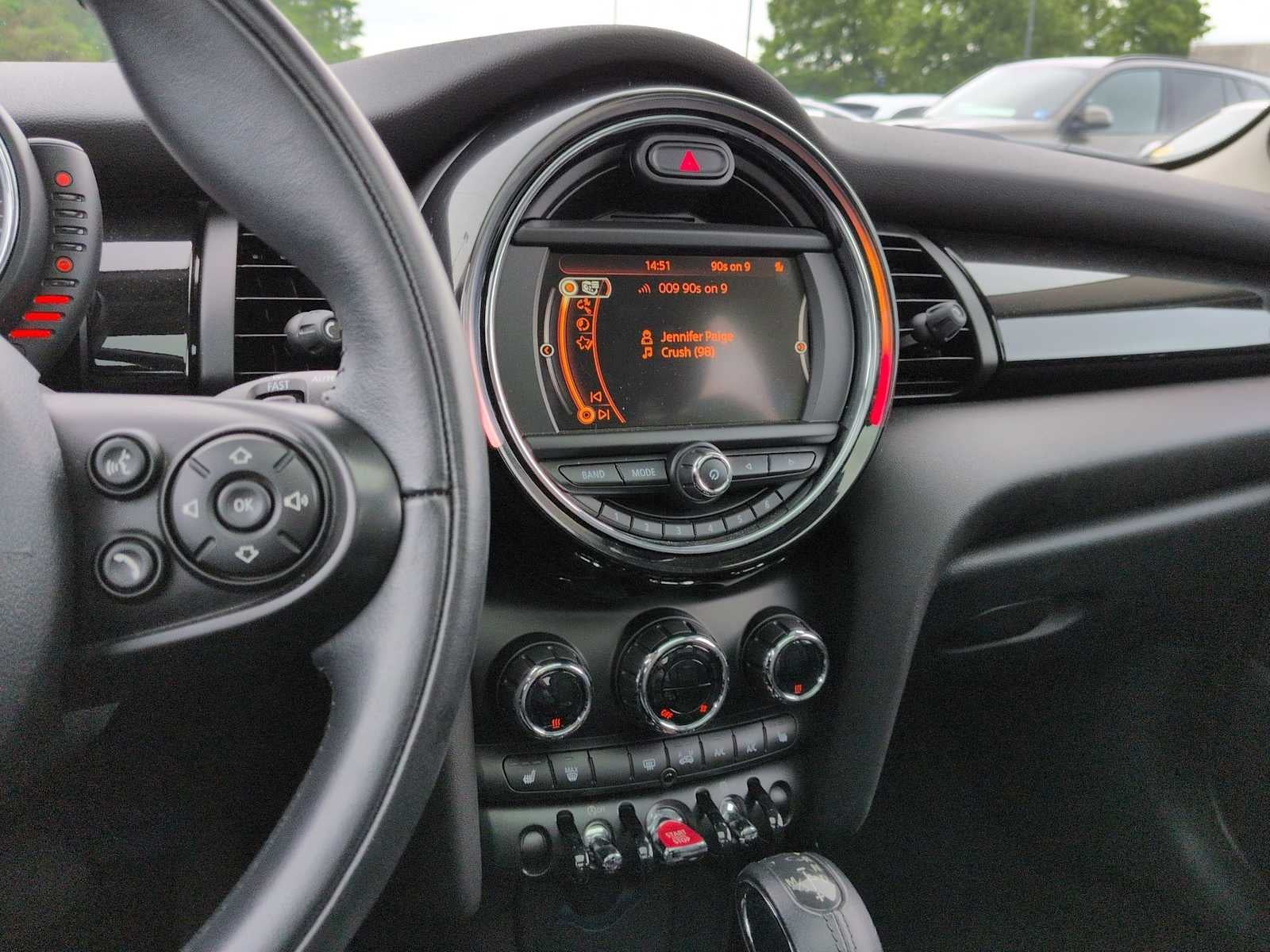 MINI Cooper S de 4 puertas con techo rígido de 2017