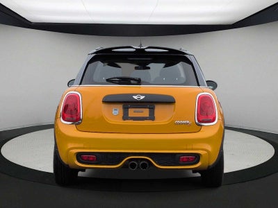 MINI Cooper S de 4 puertas con techo rígido de 2017