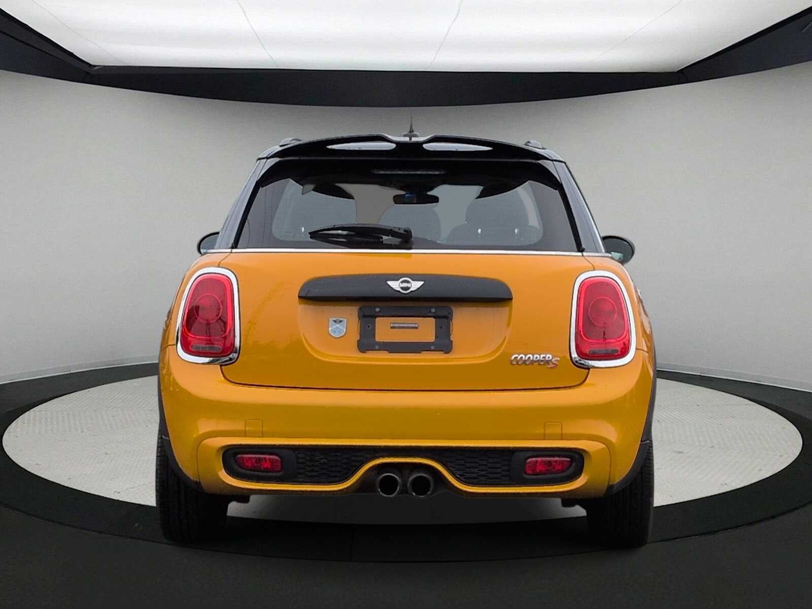 MINI Cooper S de 4 puertas con techo rígido de 2017