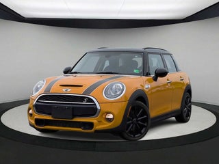 MINI Cooper S de 4 puertas con techo rígido de 2017