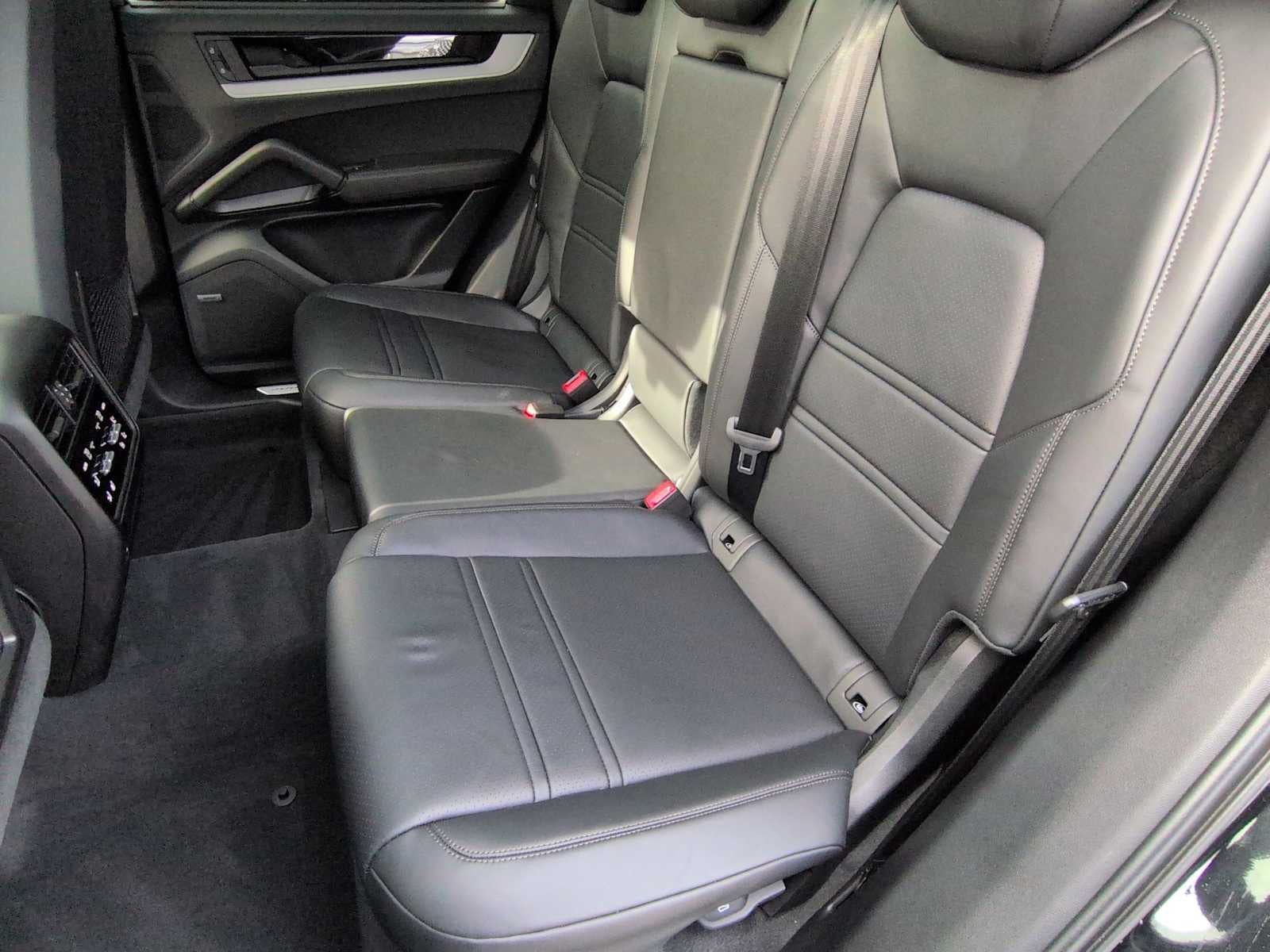 Porsche Cayenne Coupé AWD 2025