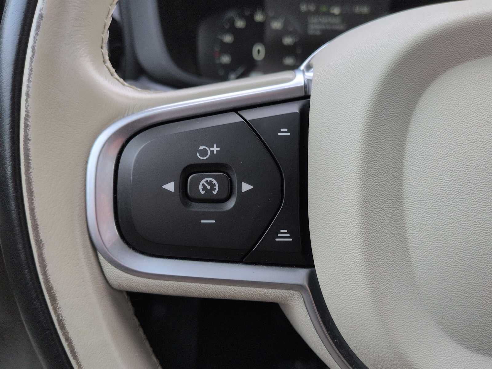 Volvo XC60 Momentum 2020