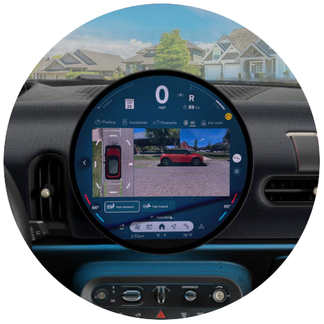 Vista frontal de la pantalla OLED de MINI con el Asistente de Aparcamiento Plus en funcionamiento.