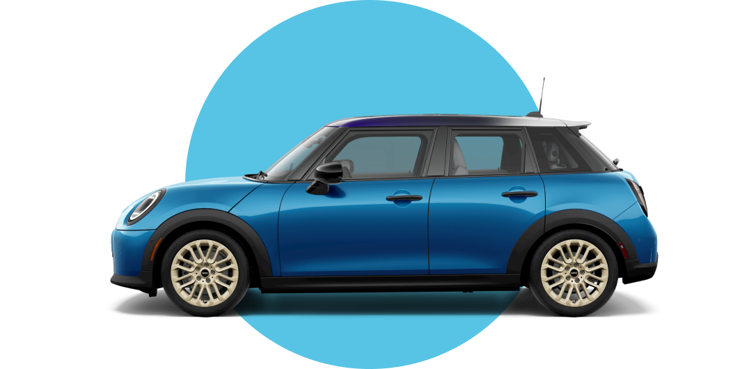 Vista lateral de un MINI Cooper 4 Puertas en el color de carrocería Icy Sunshine Blue, mirando hacia la izquierda con su sombra debajo.