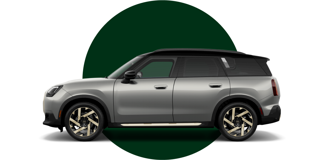 Vista lateral de un MINI Countryman SE ALL4 2025 en el color de carrocería Melting Silver III, mirando hacia la izquierda con su sombra debajo.