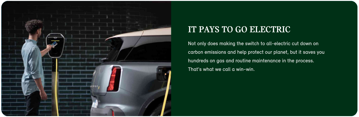 Un hombre carga su MINI Countryman SE ALL4. 