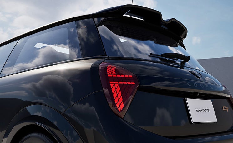 Primer plano de los winglets situados en la parte trasera del MINI Cooper GT Edition de 1998.