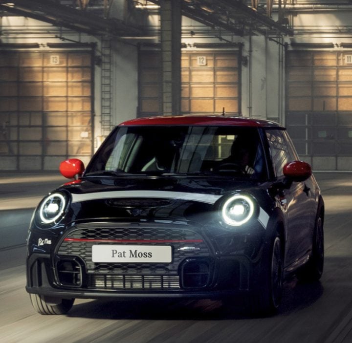 Primer plano del volante de cuero Nappa del MINI Pat Moss Edition.